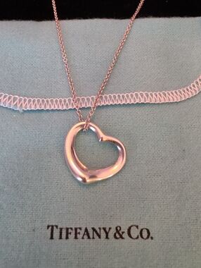 Tiffany & Co. Elsa Peretti Sterling Silver Medium Open Heart Pendant Necklace 16